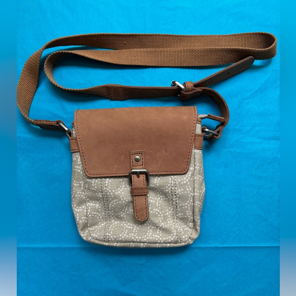 L.L.Bean Item #294299 Crossbody Bag Cream Brown Cotton Canvas & Leather Adjustab